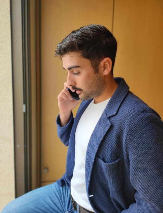 El CEO de Hegosun hablando por teléfono